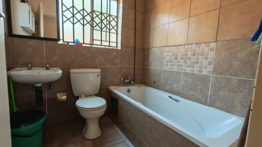 2 Bedroom Property for Sale in Rustenburg Central North West